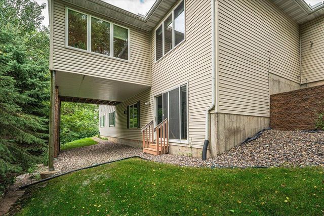 1060 Dennis Street S, Maplewood, MN 55119