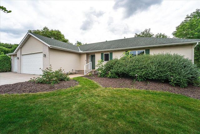 1060 Dennis Street S, Maplewood, MN 55119