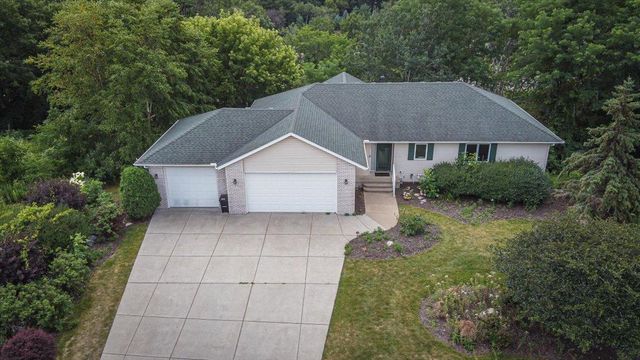 1060 Dennis Street S, Maplewood, MN 55119