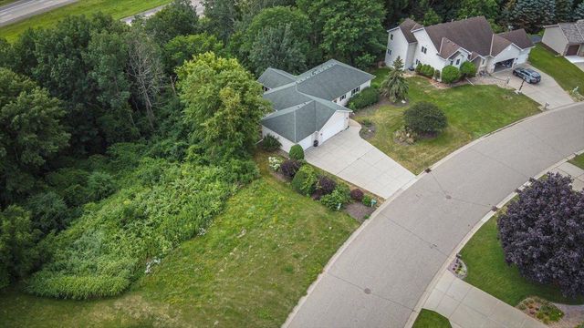 1060 Dennis Street S, Maplewood, MN 55119