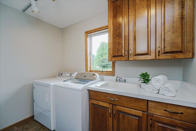 1060 Dennis Street S, Maplewood, MN 55119