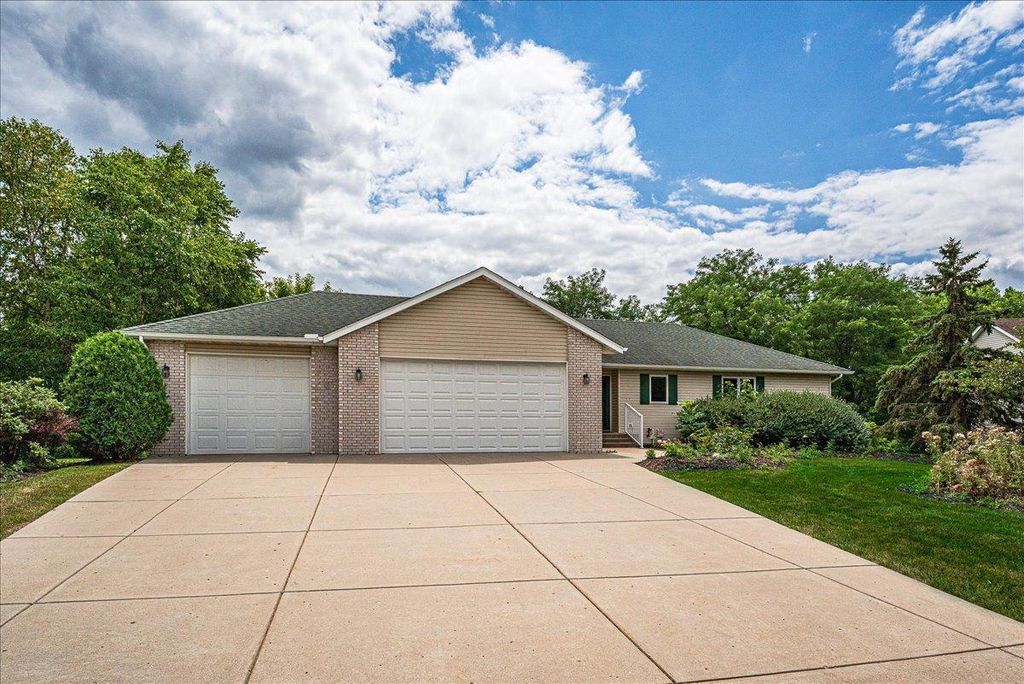 1060 Dennis Street S, Maplewood, MN 55119 — photo 2