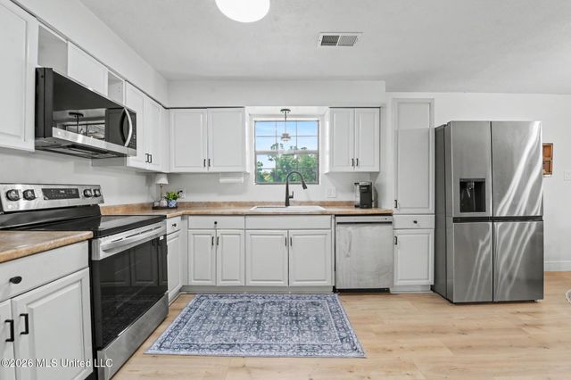 811 Villere Street, Waveland, MS 39576