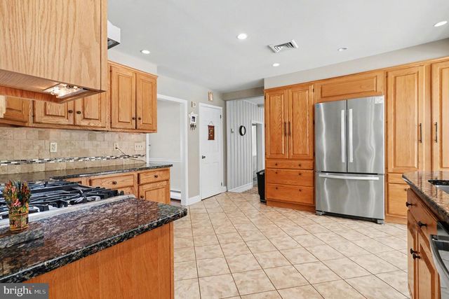 730 MAPLE HILL DR, Blue Bell, PA 19422