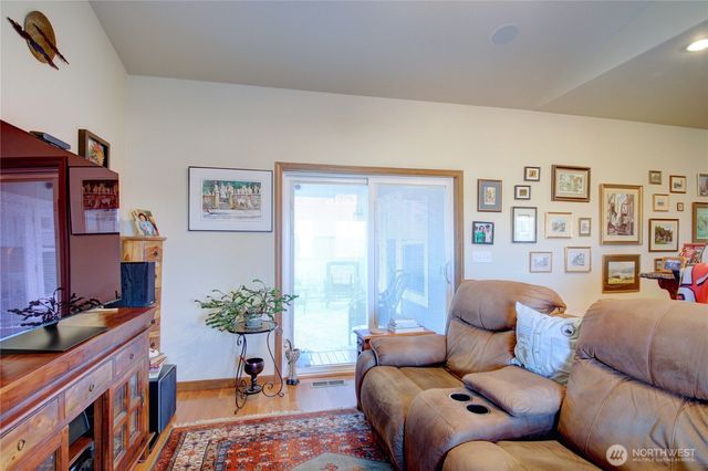 1516 N 43rd Place, Mount Vernon, WA 98273