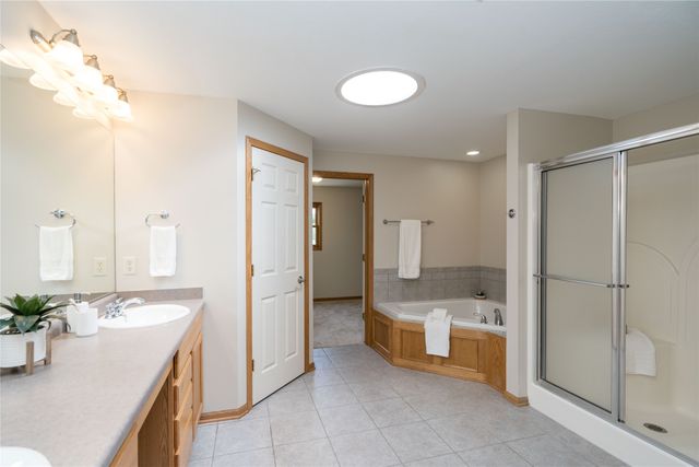 9600 Twin Eagles Drive, Johnston, IA 50131