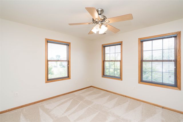 9600 Twin Eagles Drive, Johnston, IA 50131
