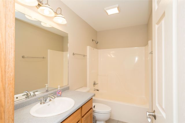 9600 Twin Eagles Drive, Johnston, IA 50131
