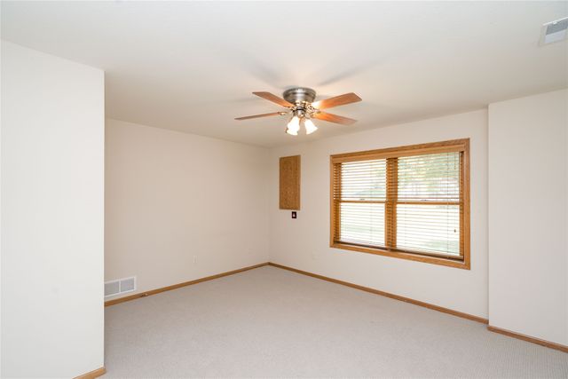 9600 Twin Eagles Drive, Johnston, IA 50131