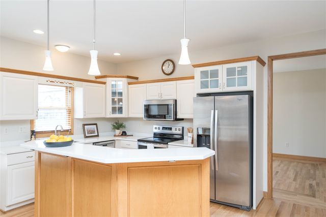 9600 Twin Eagles Drive, Johnston, IA 50131