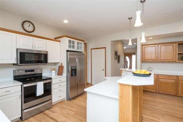 9600 Twin Eagles Drive, Johnston, IA 50131