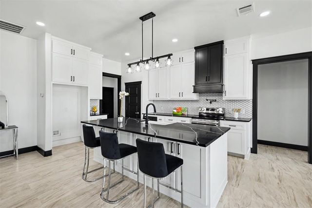 2440 Canyon Circle, Blanchard, OK 73010