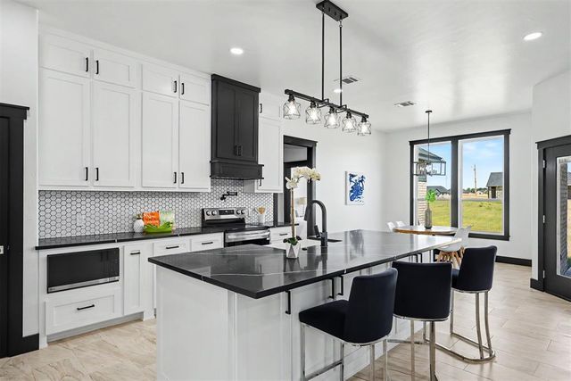 2440 Canyon Circle, Blanchard, OK 73010