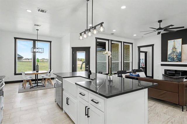 2440 Canyon Circle, Blanchard, OK 73010