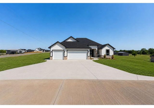 2440 Canyon Circle, Blanchard, OK 73010