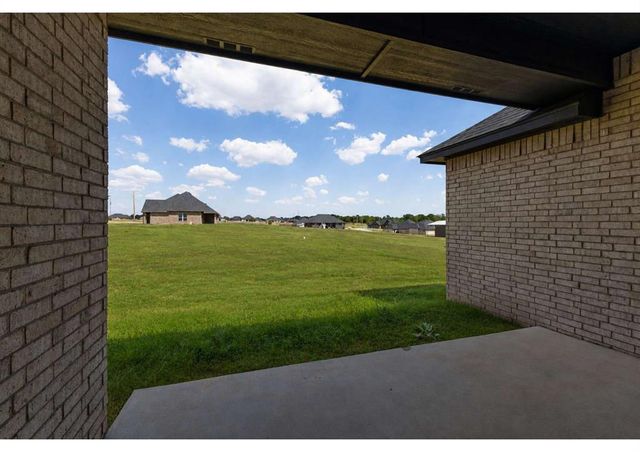 2440 Canyon Circle, Blanchard, OK 73010