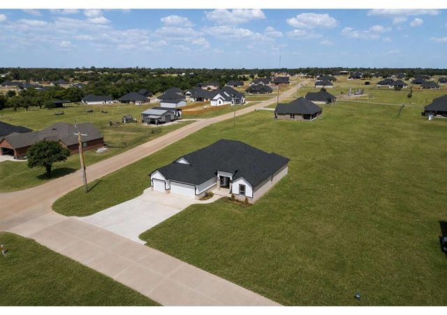 2440 Canyon Circle, Blanchard, OK 73010
