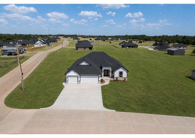 2440 Canyon Circle, Blanchard, OK 73010