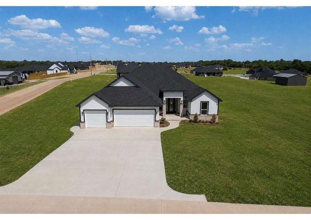 2440 Canyon Circle, Blanchard, OK 73010