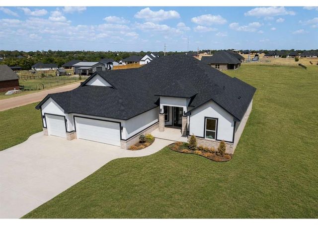 2440 Canyon Circle, Blanchard, OK 73010