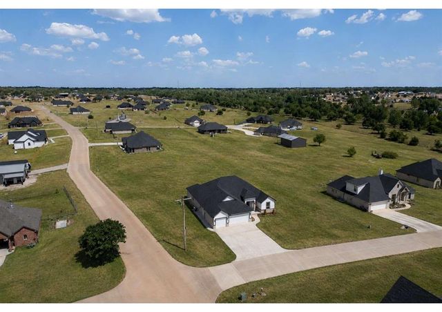 2440 Canyon Circle, Blanchard, OK 73010
