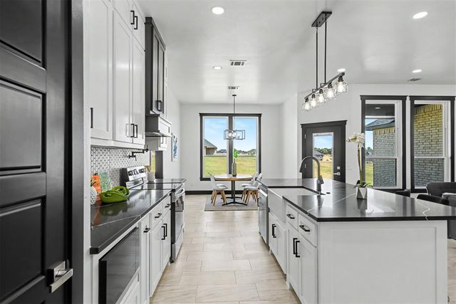 2440 Canyon Circle, Blanchard, OK 73010