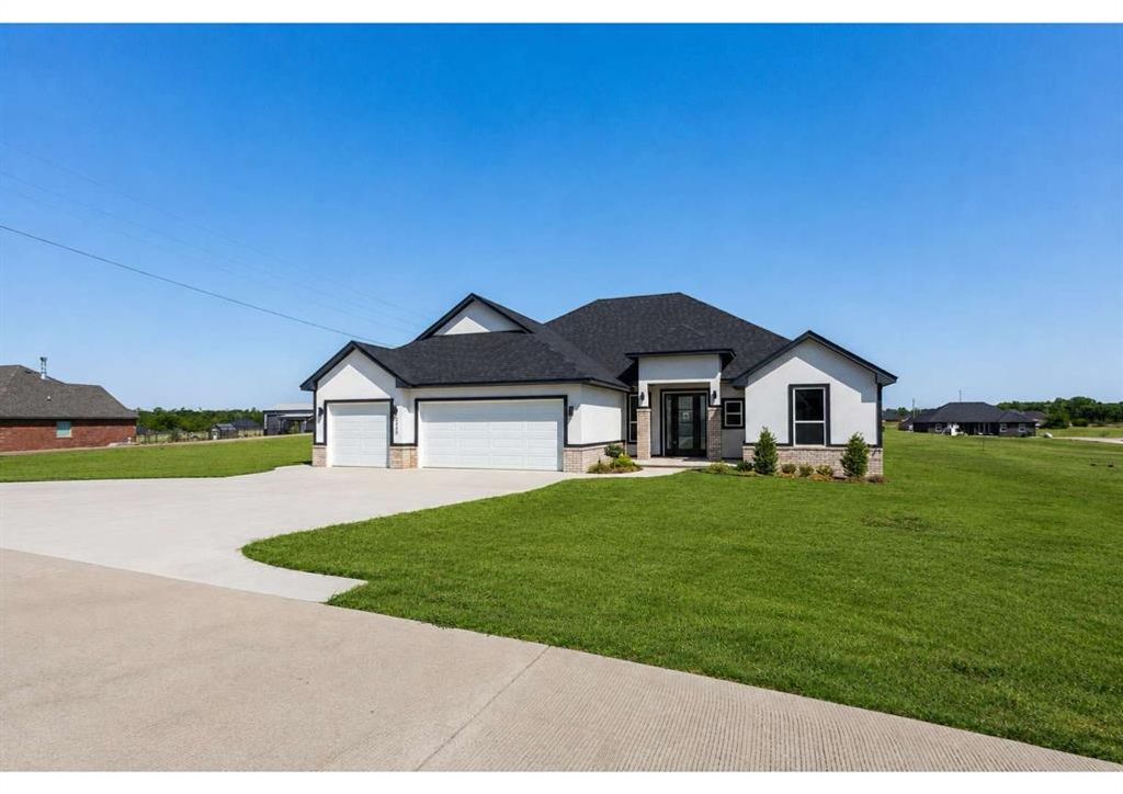 2440 Canyon Circle, Blanchard, OK 73010