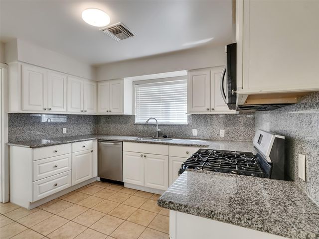 3015 Inwood Drive, Dickinson, TX 77539