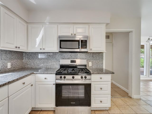 3015 Inwood Drive, Dickinson, TX 77539