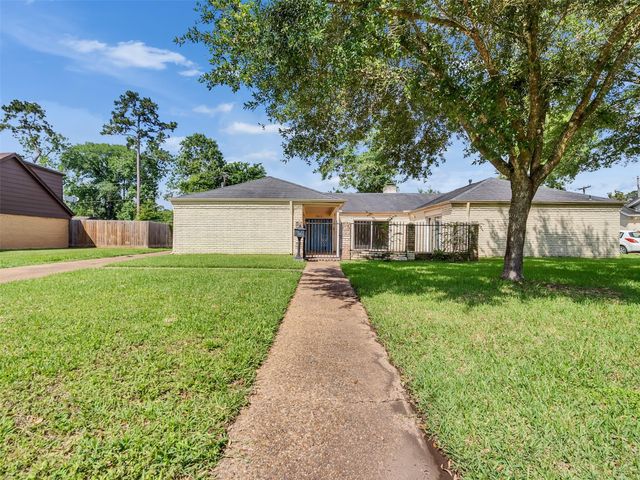 3015 Inwood Drive, Dickinson, TX 77539