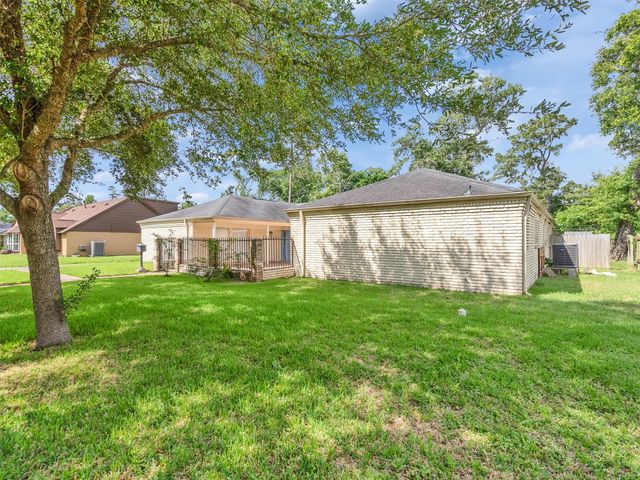 3015 Inwood Drive, Dickinson, TX 77539
