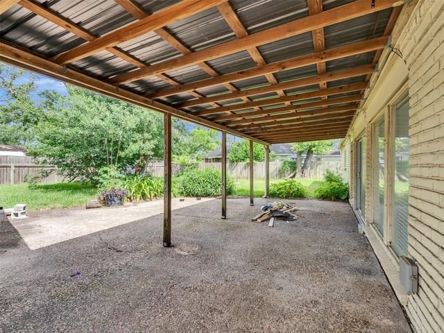 3015 Inwood Drive, Dickinson, TX 77539