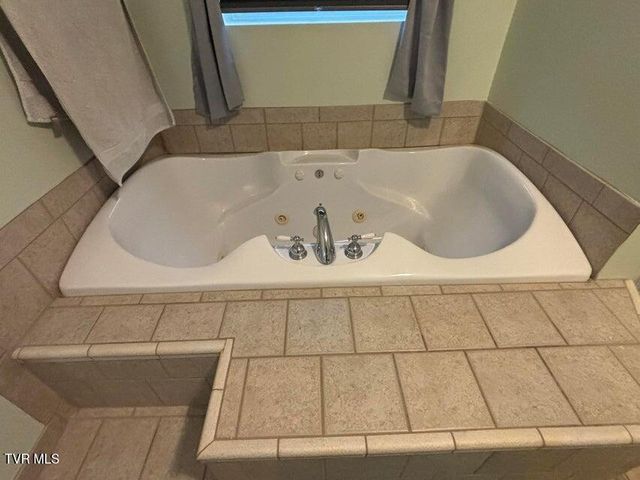 155 Oak Tree Lane, Sneedville, TN 37869