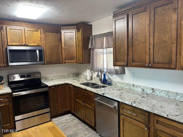 155 Oak Tree Lane, Sneedville, TN 37869