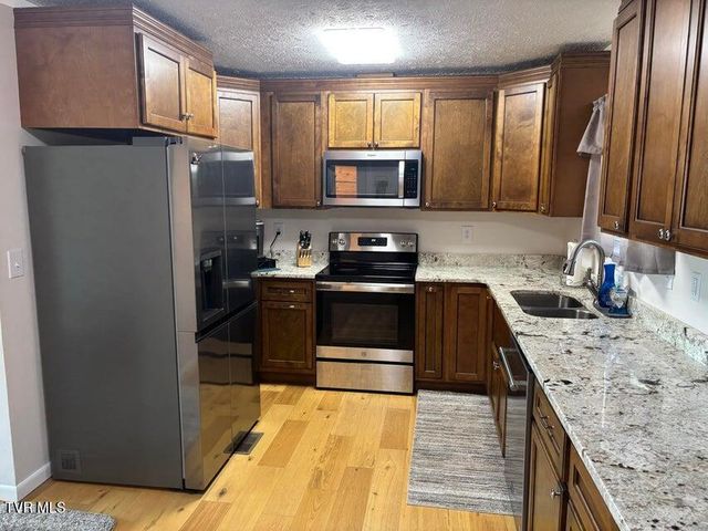 155 Oak Tree Lane, Sneedville, TN 37869