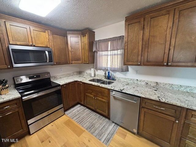 155 Oak Tree Lane, Sneedville, TN 37869