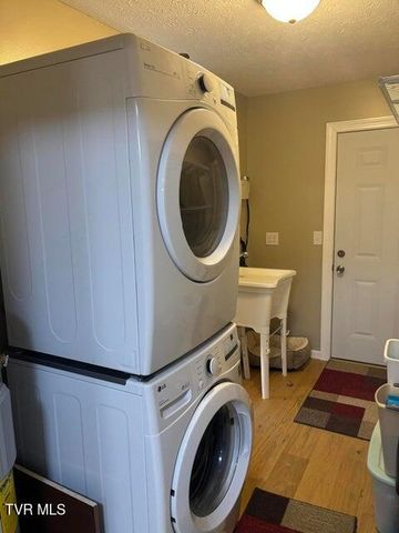 155 Oak Tree Lane, Sneedville, TN 37869