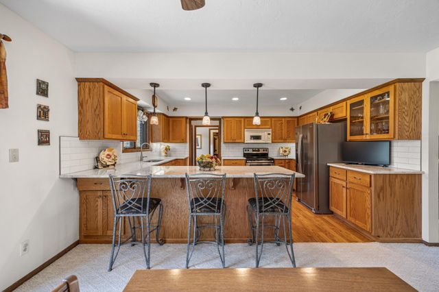 6819 Sunnyside Drive, Horace, ND 58047