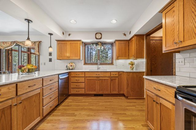 6819 Sunnyside Drive, Horace, ND 58047