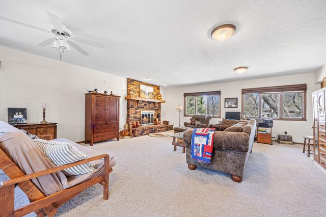 6819 Sunnyside Drive, Horace, ND 58047