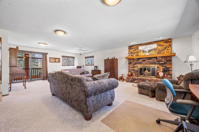 6819 Sunnyside Drive, Horace, ND 58047