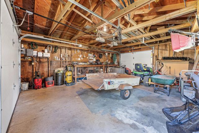 6819 Sunnyside Drive, Horace, ND 58047