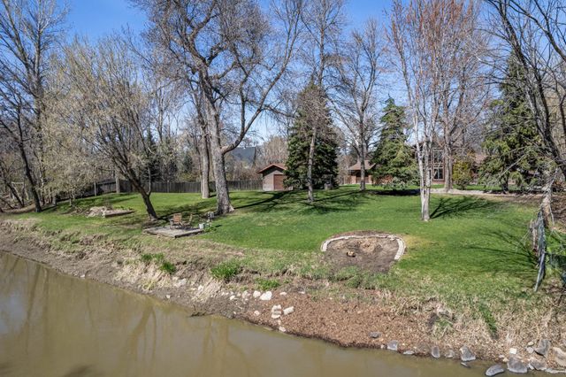 6819 Sunnyside Drive, Horace, ND 58047