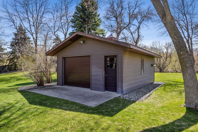 6819 Sunnyside Drive, Horace, ND 58047