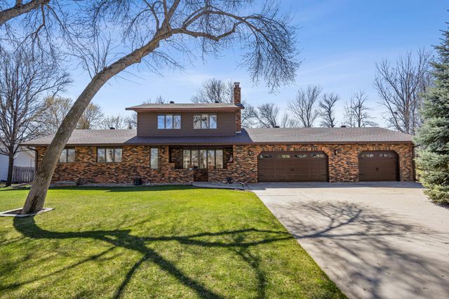 6819 Sunnyside Drive, Horace, ND 58047