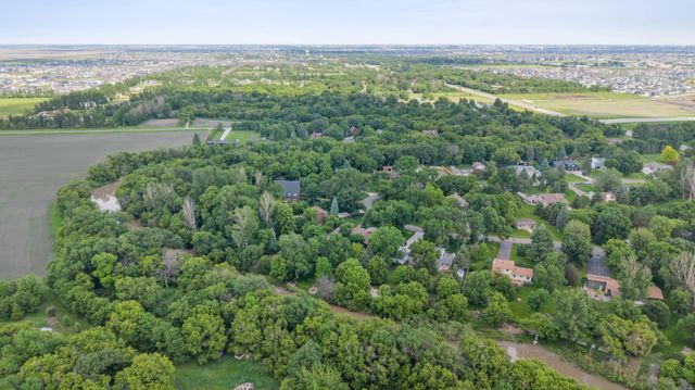 6819 Sunnyside Drive, Horace, ND 58047