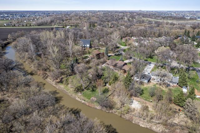 6819 Sunnyside Drive, Horace, ND 58047