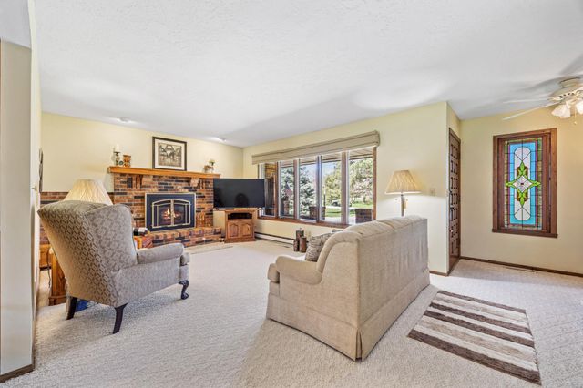 6819 Sunnyside Drive, Horace, ND 58047