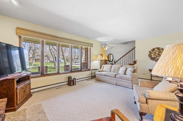 6819 Sunnyside Drive, Horace, ND 58047