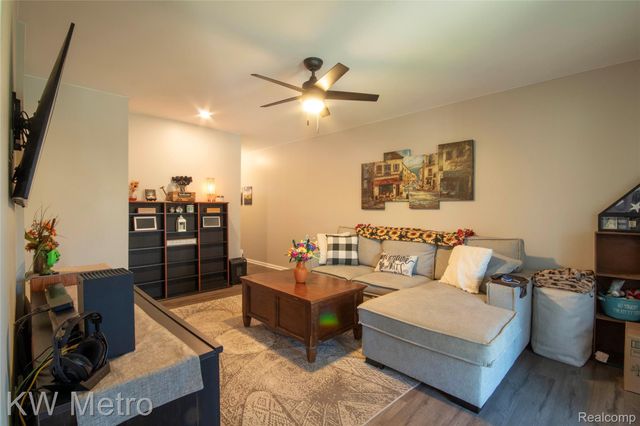 8401 18 Mile Road 253, Sterling Heights, MI 48313